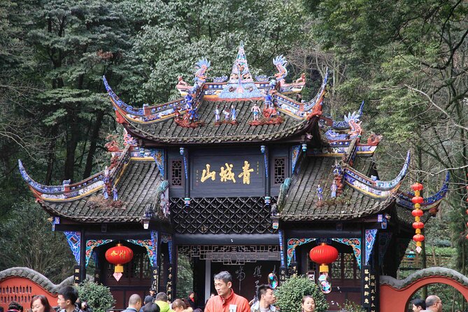 Discovery more Dujingyan Mt Qingcheng with private guide tour - Guide language and the importance of confirming details