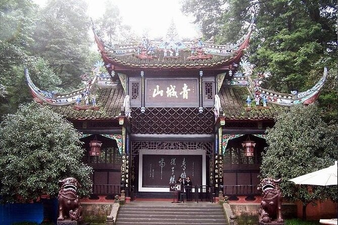 Discovery more Dujingyan Mt Qingcheng with private guide tour - Following the Minjiang River at Dujiangyan