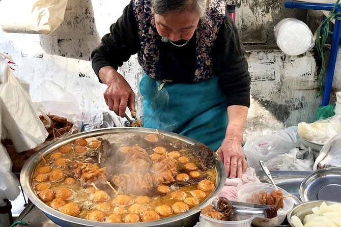 Discovery more Guangzhou evening foodie tour with locals - Seven stops built around ordinary Cantonese eating