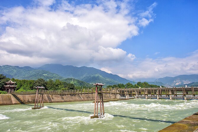 Dujiangyan Irrigation System and Panda Base Day tour - Key points to know before booking
