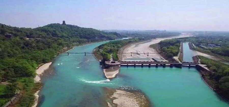 Dujiangyan panda base and irrigation system park day tour - What the English guide adds