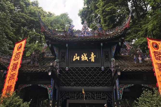 Dujiangyan Panda Base and Mount Qingcheng - An 8:00 am Start for Panda Breakfast