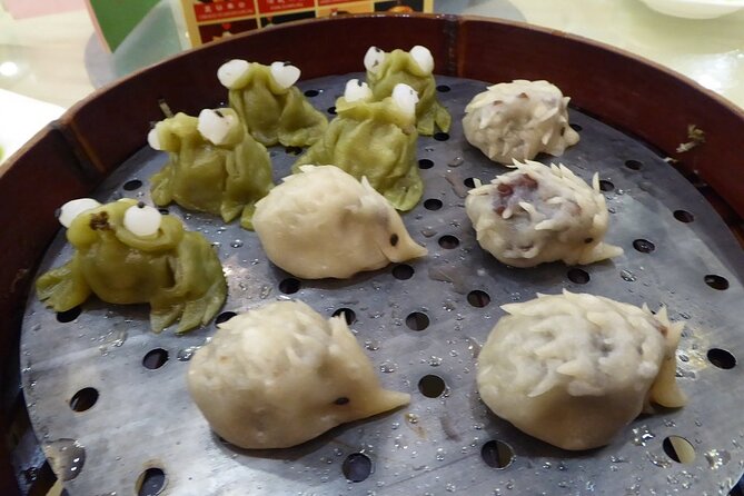 Essential Xi'an Private Day Tour Including Lunch - What the private vehicle and guide add