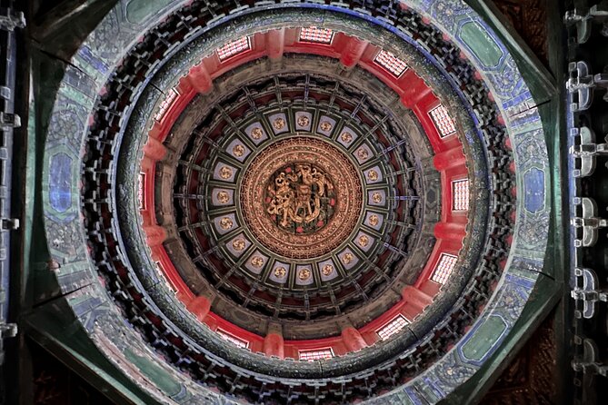 Exclusive Private Photography & Video Tour to The Forbidden City - Jingshan Park gives you the wider view