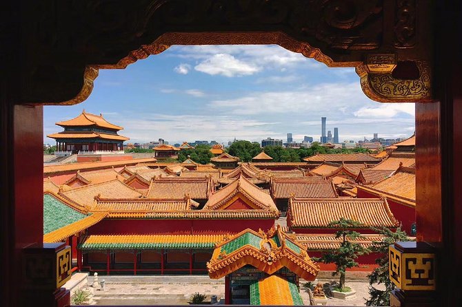 Explore Beijing with camera--City Walk tour with Professional photography guide - The short climb at Jingshan Park