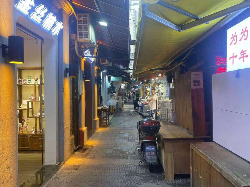 Explore Shanghai's Old Town & Suzhou River by Bike - Group size, fitness, and who should book
