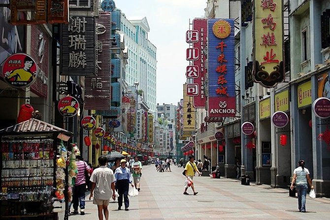 Flexible Private Guangzhou Shopping Tour with Local Shopping Guru - Baima Garment Market: three hours for clothing