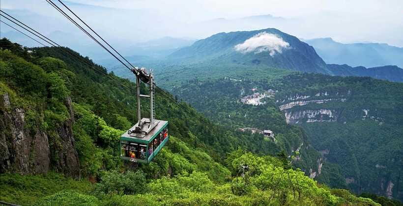 From Chengdu: Mount Emei Day Trip with Golden Summit Visit - Lunch at the Golden Summit