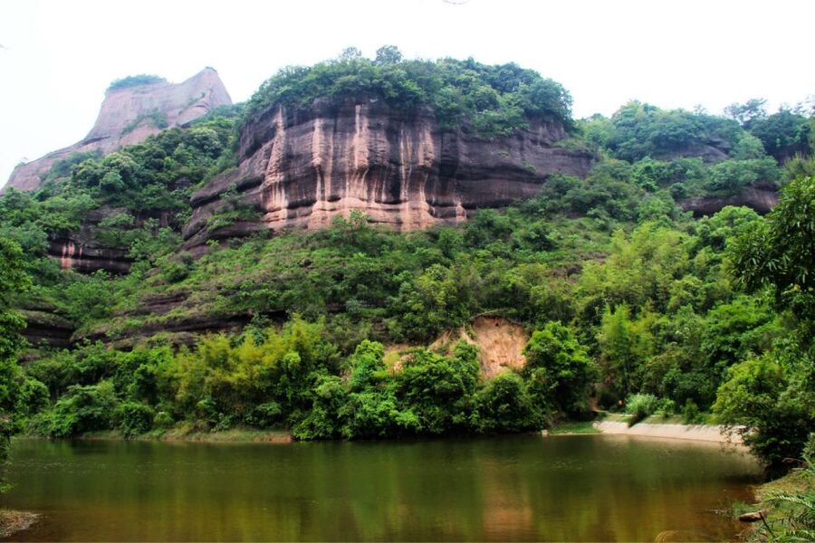 From Guangzhou: Mount Danxia and Nanhua Temple Full-Day - Guangzhou South to Shaoguan by bullet train
