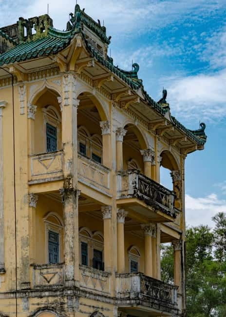 From Guangzhou: UNESCO Watchtowers & Ancient Villages Tour - Li Garden, where Chinese gardens meet Western villas