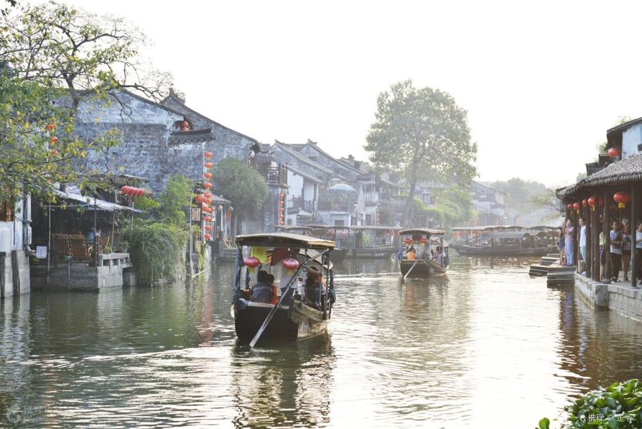 From Shanghai: Private Zhujiajiao Tour with Boat Ride - Why the guide matters so much