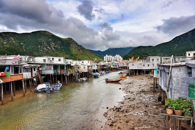 Full-Day Private Tour of Lantau Island including Big Buddha and Tai O - Taking the bus toward Tai O