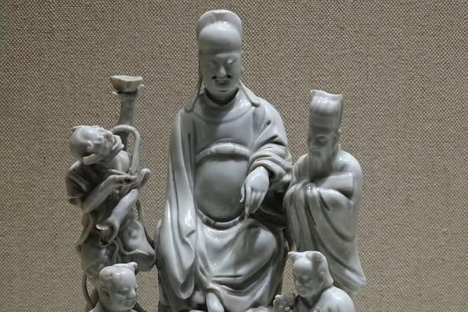 Full-Day Private Tour Panjiayuan Antique Market and Beijing Capital Museum - What the guides add to the day