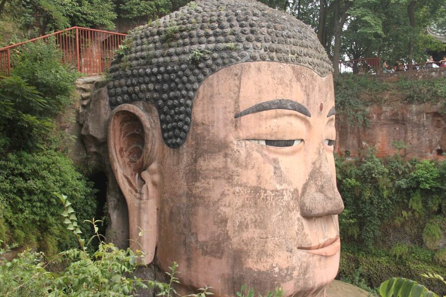 Full-Day Tour of Leshan's Giant Buddha from Chengdu - Lingyun Temple and the museum visit