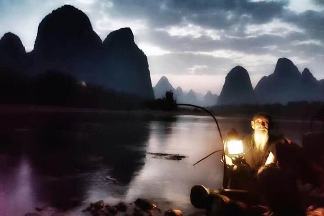 Full/Half-day Xingping Photographic Sunset tour with the Fisherman - At Xingping Town, the fisherman takes the stage