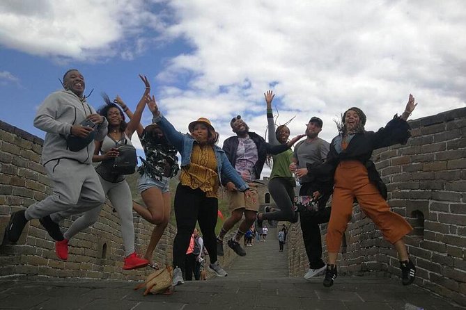 Great Wall & Forbidden City Layover Small Group Tour (9AM-5PM) - Meeting Lisa, your guide, at Terminal 3