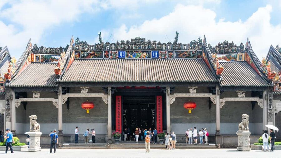 Guangzhou: Chen Clan Academy In-Depth 2-Hour Guided Tour - The entrance courtyard and the story of 72 families