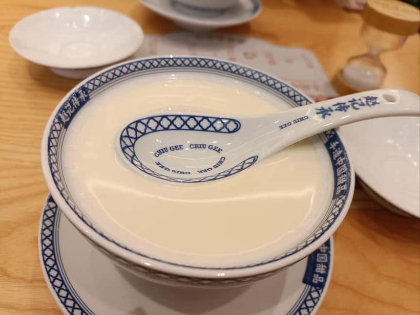Guangzhou: Food Tour - Eat Like Local + Rice Roll Workshop - Cantonese desserts with a strong local identity