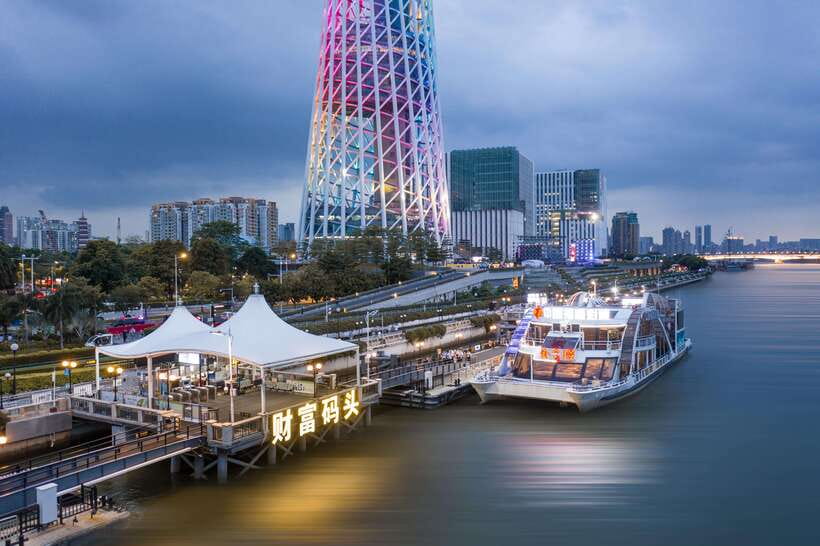 Guangzhou: Roundtrip Cruise Night View from Canton Tower - Three ships, three different moods