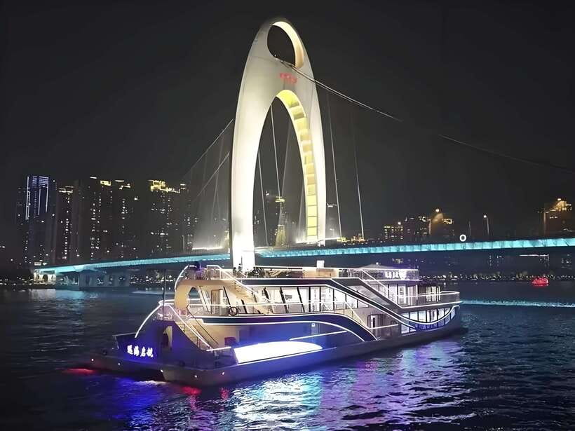 Guangzhou: Roundtrip Cruise Night View from Canton Tower - The light show is the main reason to go after dark