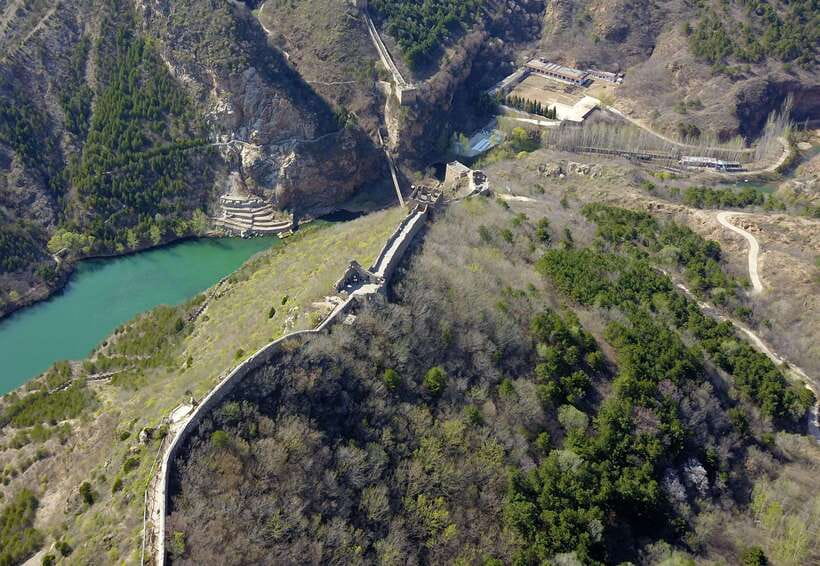 Gubei Water Town Simatai Great Wall Ticket And Options - Walking Simatai Great Wall above the town