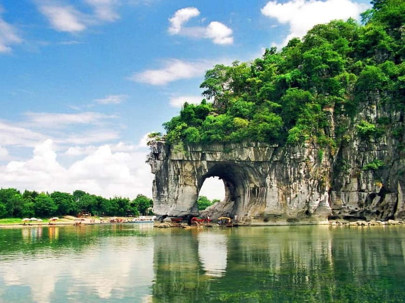 Guilin: 1-Day Iconic Landmarks & Cultural Tour - Reed Flute Cave: Guilin underground