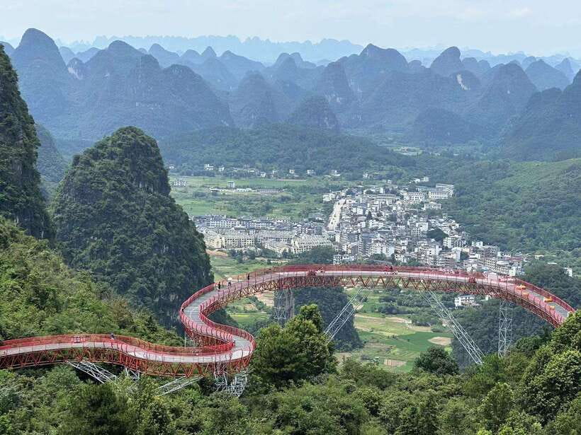 Guilin: Day tour of Longji Rice Terraces and Yangshuo - Cable cars, local buses, and the real price