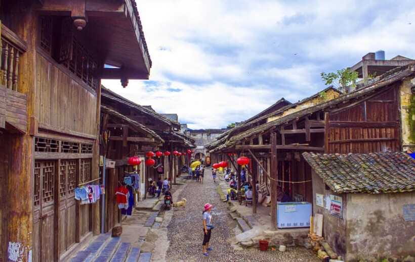 Guilin: Elephant Trunk Hill, Reed Flute Cave & Daxu Old Town - Reed Flute Cave: natural shapes with artificial color