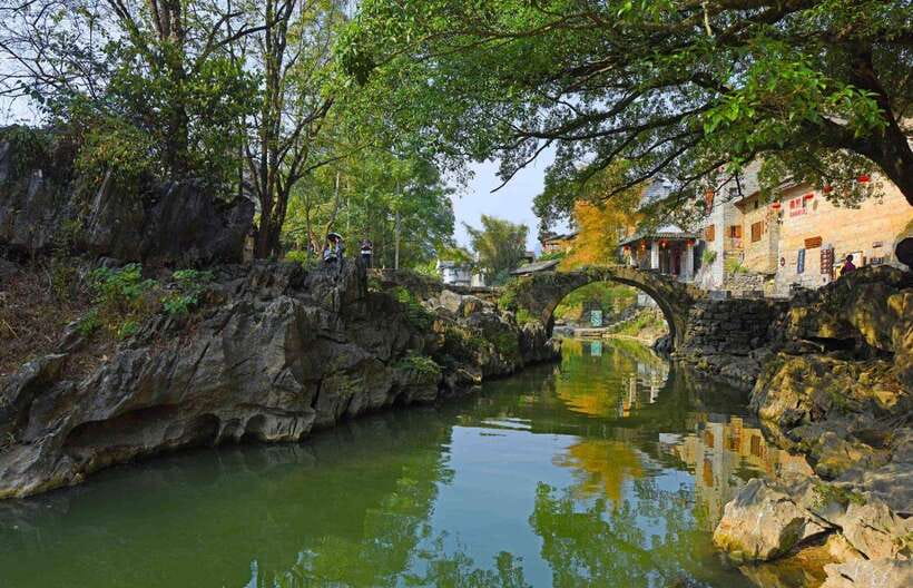 Guilin: Elephant Trunk Hill, Reed Flute Cave & Daxu Old Town - Daxu Old Town and its blue stone lanes