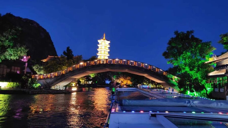 Guilin: Four Lakes Night Cruise with Round-trip Transfer - The twin pagodas after dark