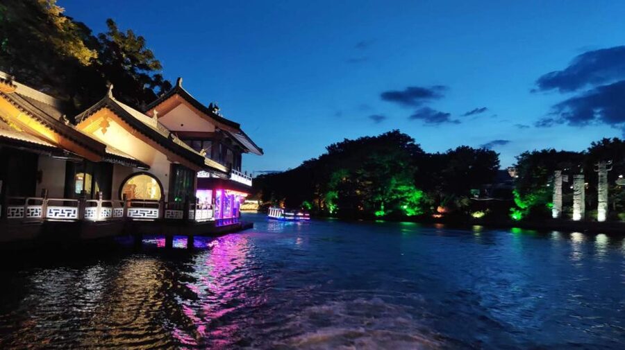 Guilin: Four Lakes Night Cruise with Round-trip Transfer - Lanterns, fountains, and performances