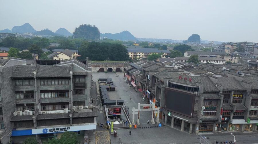Guilin: Private Full-Day City Tour with Fubo Hill - How the private guide affects the experience
