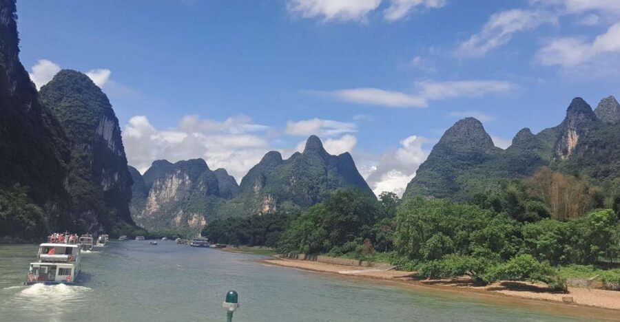 Guilin: Private Full-Day Li River Cruise and Liusanjie Show - A 4-hour cruise from Zhujiang pier
