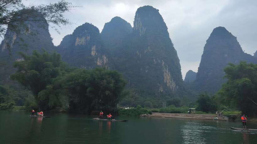 Guilin: Private Mountains and Rivers Day Tour - Taking the bamboo boat on the Yulong River