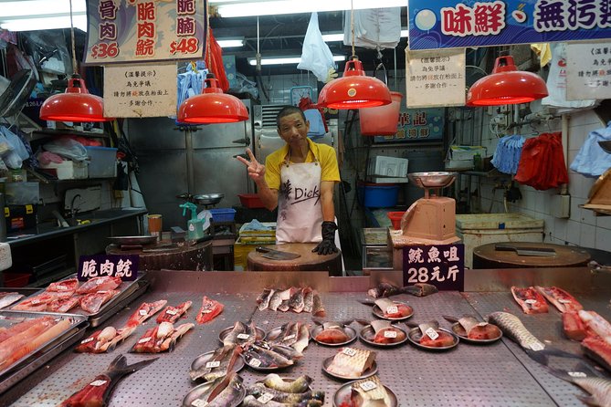 Half-Day Private Custom Tour of Hong Kong - Hong Kong Island: old streets beside glass towers