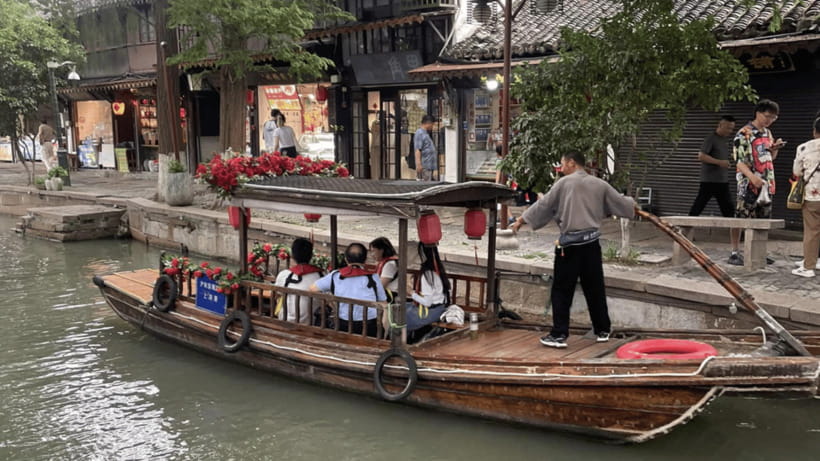 Half-Day Zhujiajiao Water Town Wonders Small Group Tour - A traditional family garden and older Chinese home life