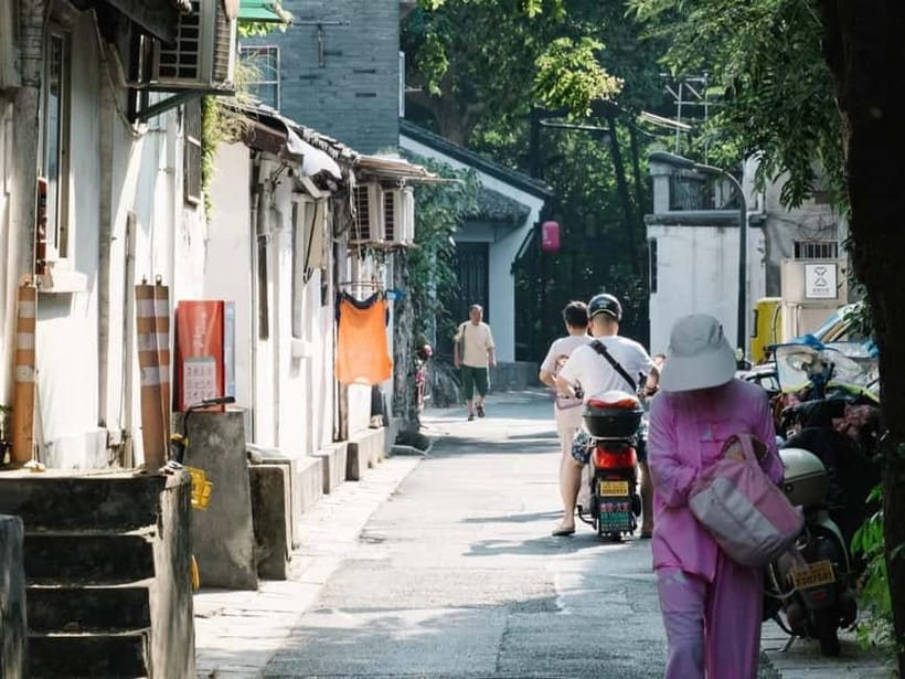 Hangzhou Insider Mini-Hike: TCM, Hill Views and Wet Market - The 200-year-old mansion and Hu Qing Yu Tang