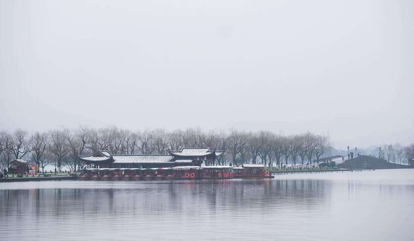 Hangzhou:Luxury West Lake Cruise+Santan Yinyue Island Ticket - The 5 to 10 minute crossing to Santan Yinyue