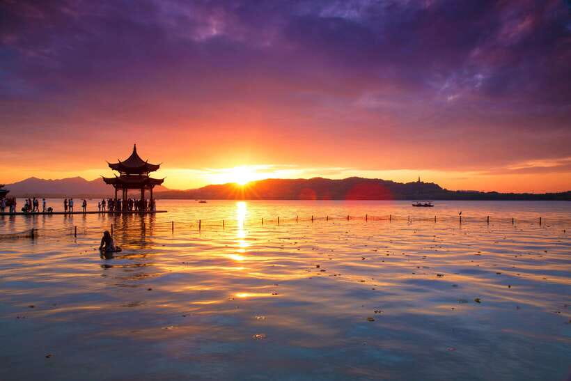 Hangzhou:Luxury West Lake Cruise+Santan Yinyue Island Ticket - Santan Yinyue and the Three Pools Mirroring the Moon