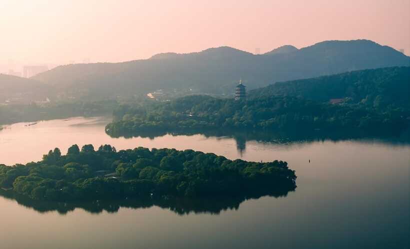 Hangzhou:Luxury West Lake Cruise+Santan Yinyue Island Ticket - The Ten Scenes of West Lake in context