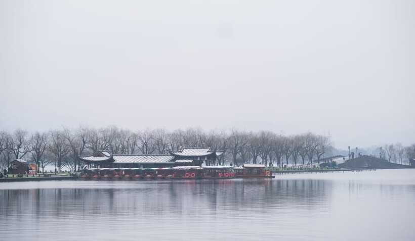 Hangzhou:Luxury West Lake Cruise+Santan Yinyue Island Ticket - What the $19 price really buys