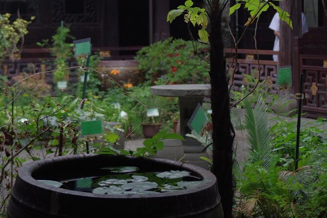 Hangzhou Mini-Hike Tour with Local Market Life Experience - Da Ma Long market and the everyday city