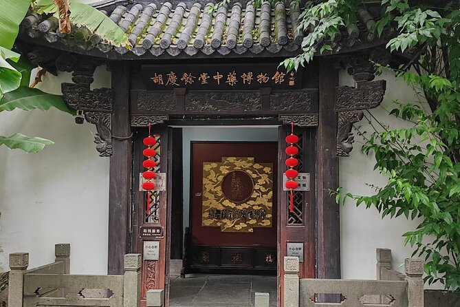 Hangzhou Mini-Hike Tour with Local Market Life Experience - Who will get the most from this experience
