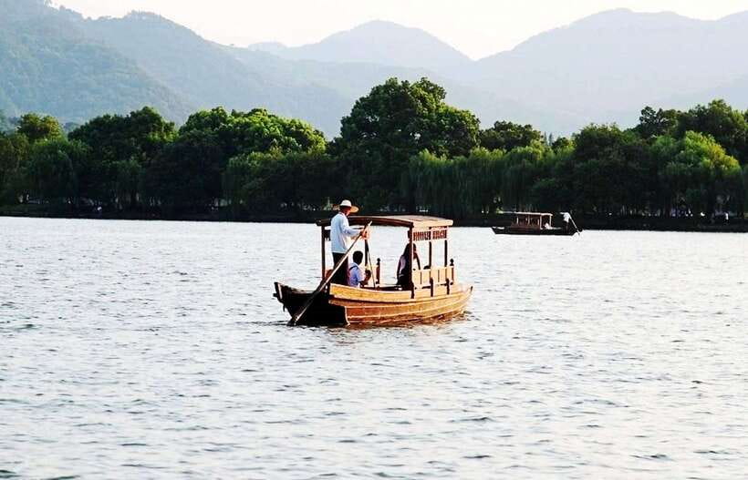 Hangzhou Private One Day Trip from Shanghai by Bullet Train - Lingyin Temple and Its Buddhist Relics
