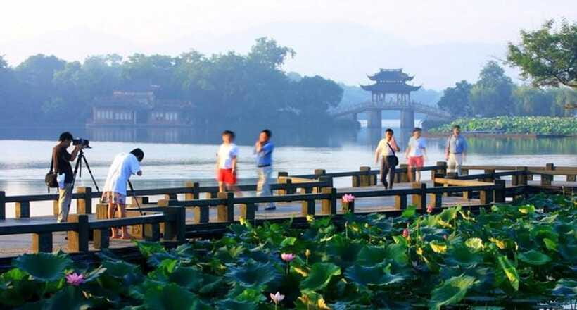 Hangzhou Private One Day Trip from Shanghai by Bullet Train - Hefang Street and Southern Song-Era Character