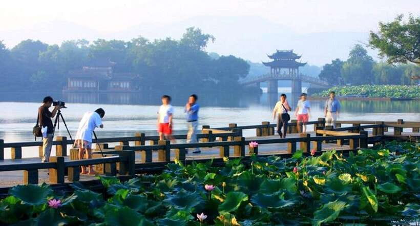 Hangzhou Private One Day Trip from Shanghai by Bullet Train - Feilai Peak: Caves, Carvings, and Stone Buddhas