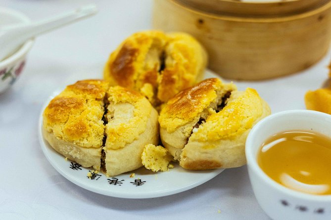 Highlights & Hidden Gems With Locals: Best of Hong Kong Private Tour - Graham Street Market and the changing city