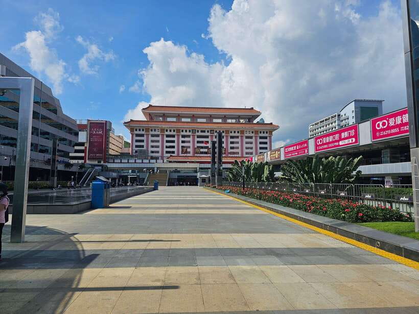 Historia and Entertain Tour of the Youngest City of China - Luohu Port and the beginning of modern Shenzhen