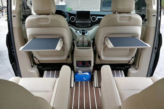 Hong Kong Airport Chauffeur Service, Hong Kong Airport Transfer - Why the private format can be worth the cost