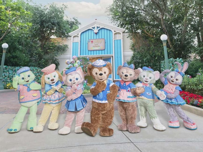 Hong Kong Disneyland: Non-Stop 2-Day Fun Ticket - Evening shows, lights, and the Christmas party mood